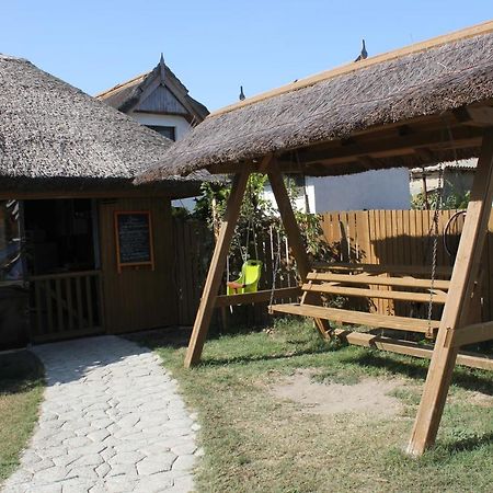 Hotel Cerdacul Cu Stuf Sfântu Gheorghe Exteriér fotografie